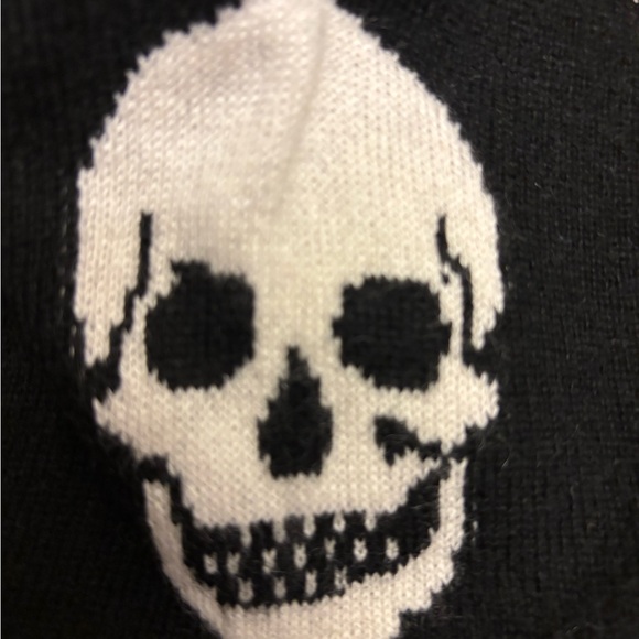 Skull Cashmere Black Knit Hat
NEW NO TAG Unisex - Picture 2 of 4